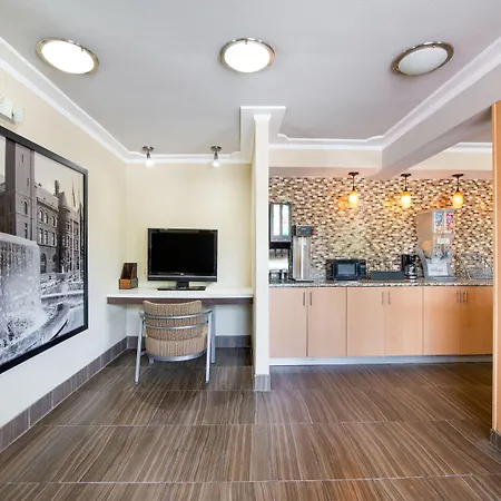 Day'S Inn & Suites By Wyndham Indianapolis Airport East-2